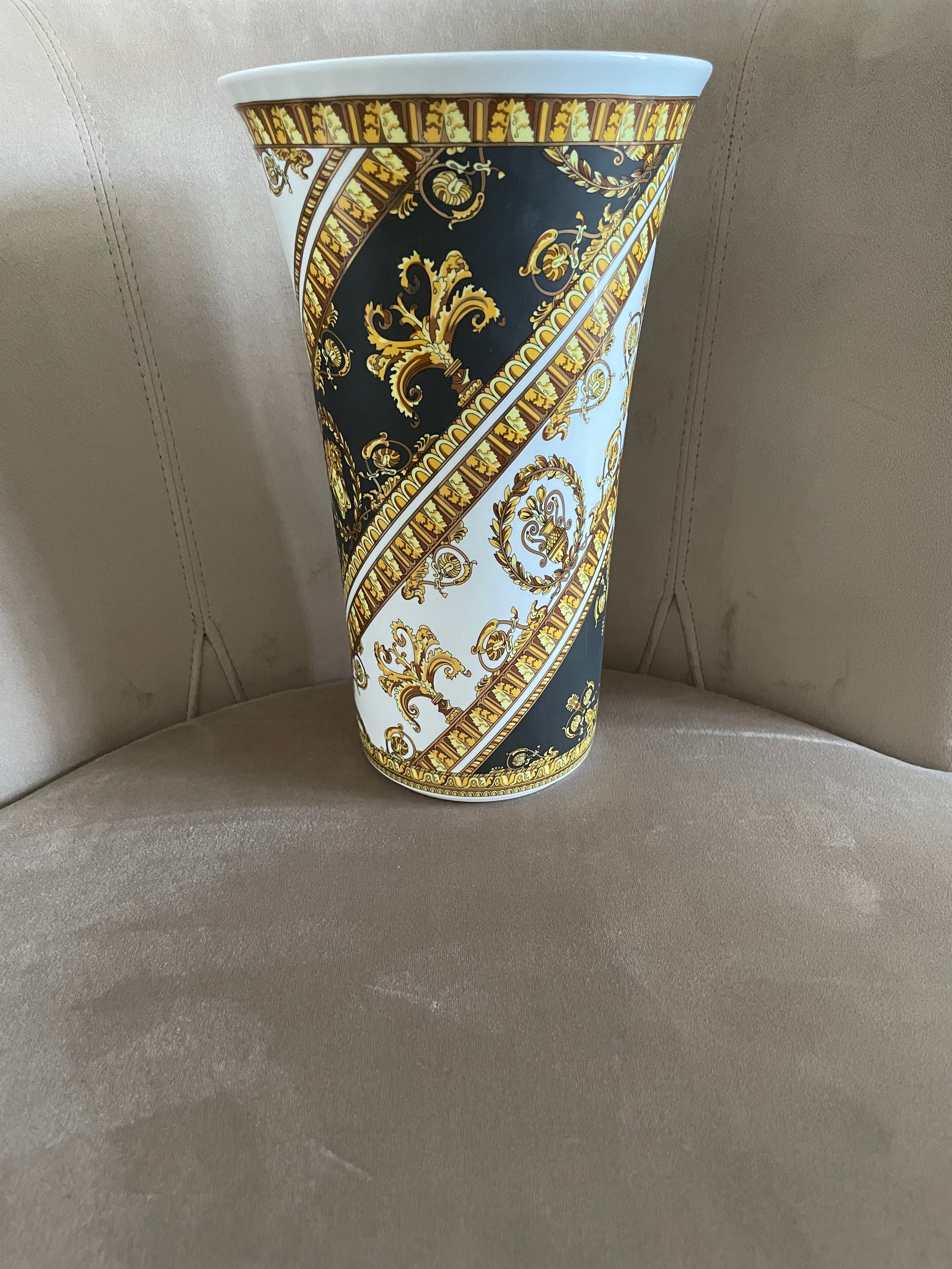 Versace "I Love Baroque vase"