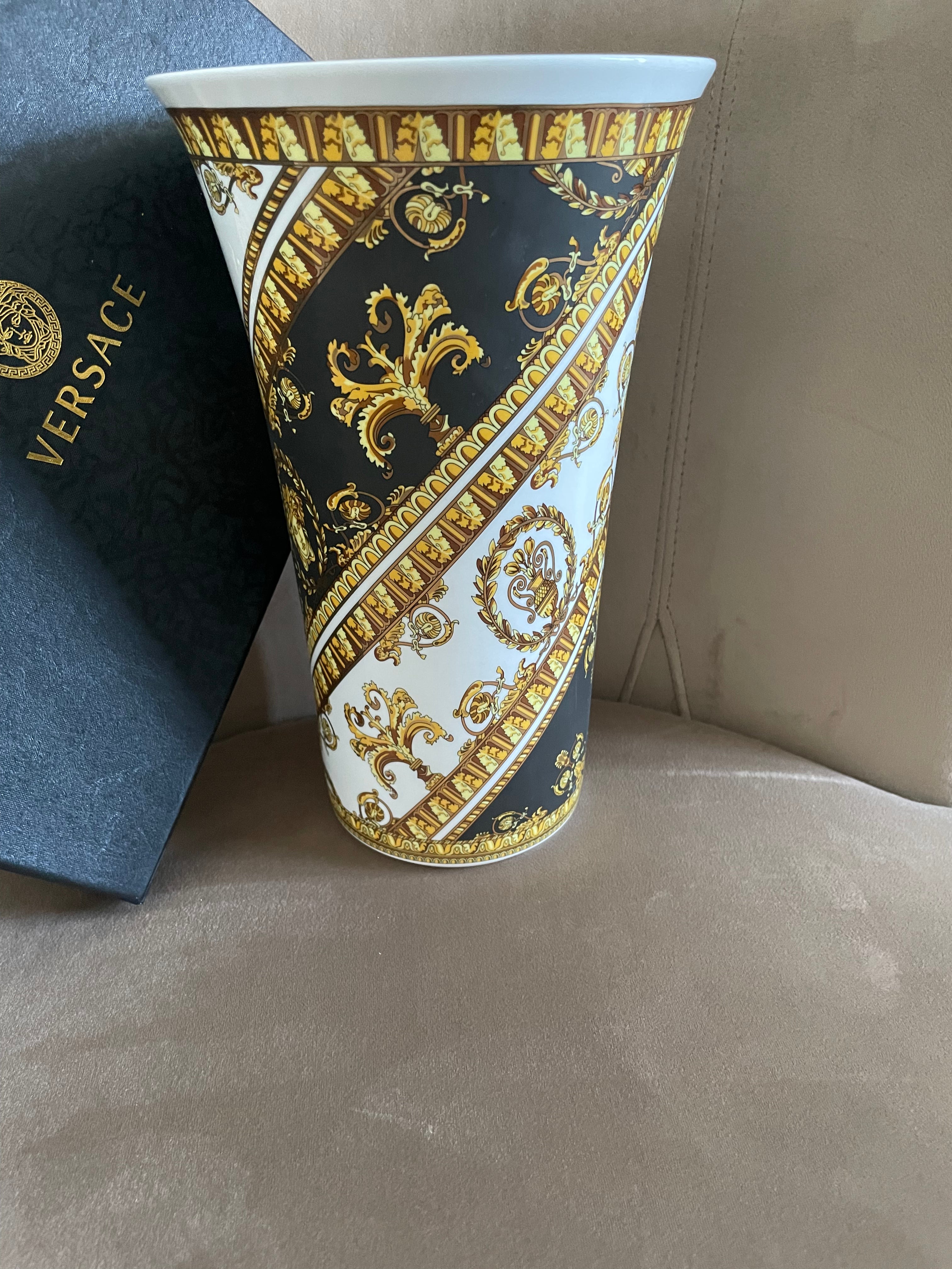 Versace "I Love Baroque vase"