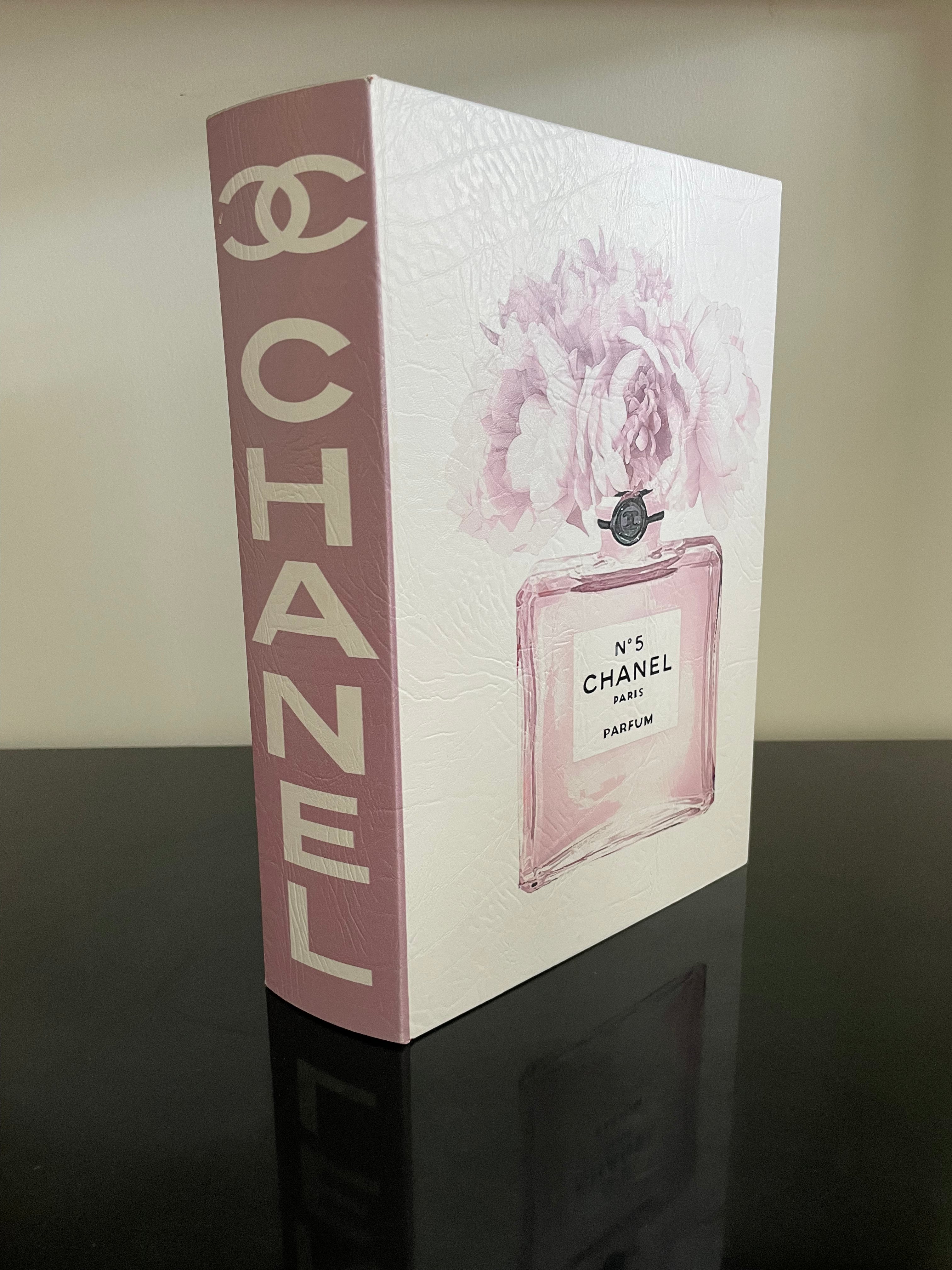 Chanel Fake Book Open Magnetic, 32cm.
