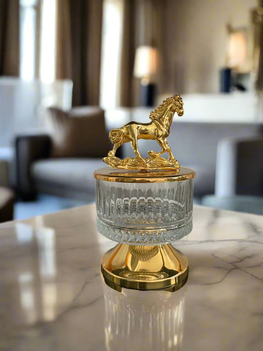 Crystal Jar, Golden Horse. 20 cm.
